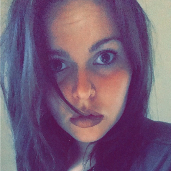 Meet your Posher, Cheyenne - Picture 2 of 2